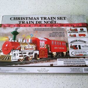 Christmas Train Set (New) Battery powered.  Track Total Length 430cm